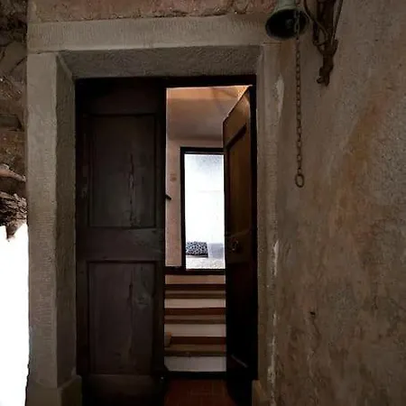 Casa Storica A 10' Dal Treno E 15' Dai Traghetti