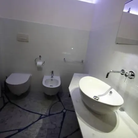 Holiday home Casa Storica A 10' Dal Treno E 15' Dai Traghetti *