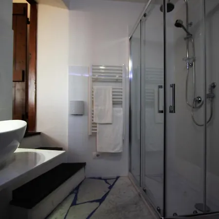 Casa Storica A 10' Dal Treno E 15' Dai Traghetti *